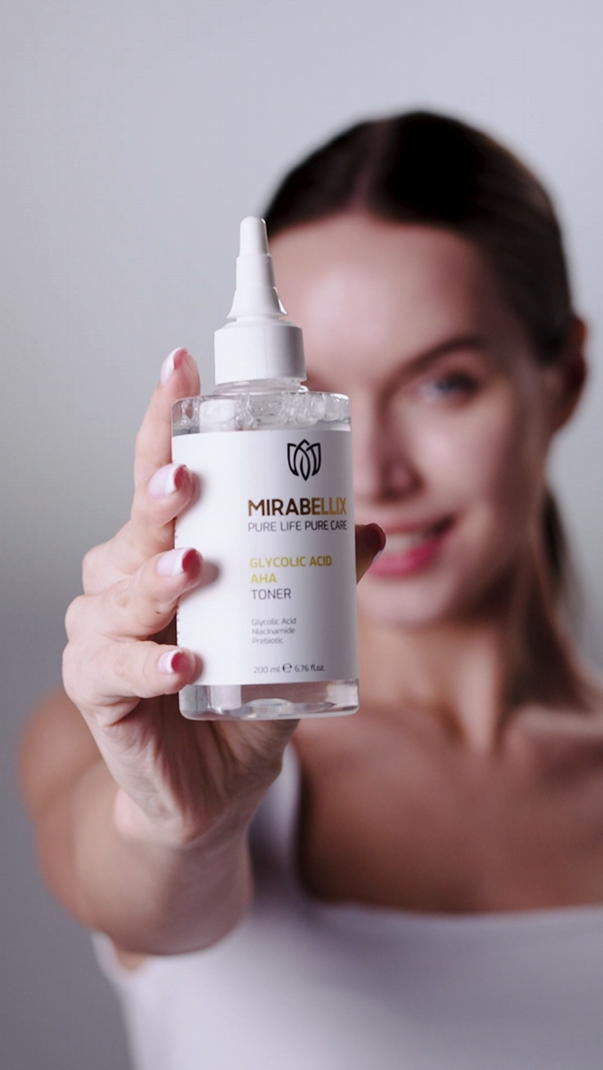 Glikolik Asit &amp; Niasinamid İçeren Aydınlatıcı ve Gözenek Sıkılaştırıcı Tonik – Prebiyotik Destekli 200 ml